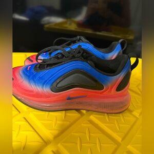 Nike Air Max 720 in Blue and Pink Gradient